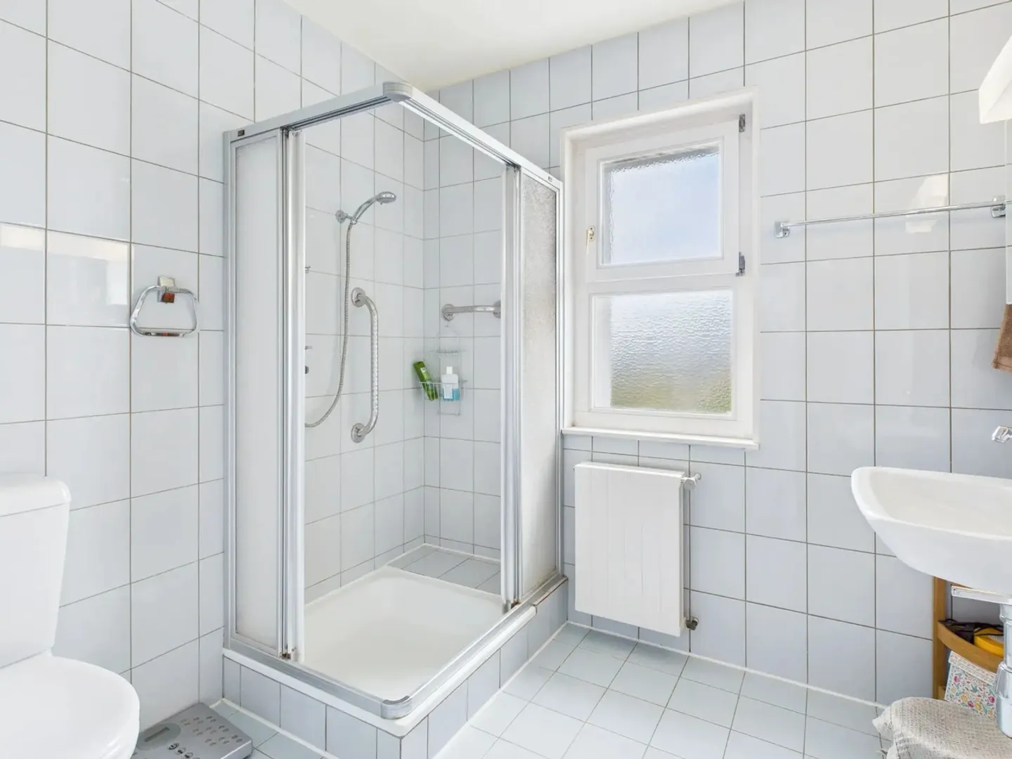 Charming Apartment with Lake View - Photo 7 of 8