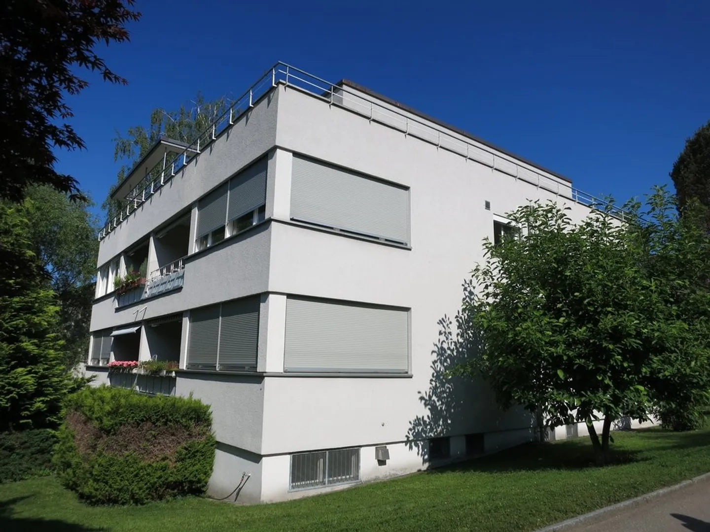 Beautiful 5-room apartment on the raised ground floor in Zollikon - Photo 1 of 7