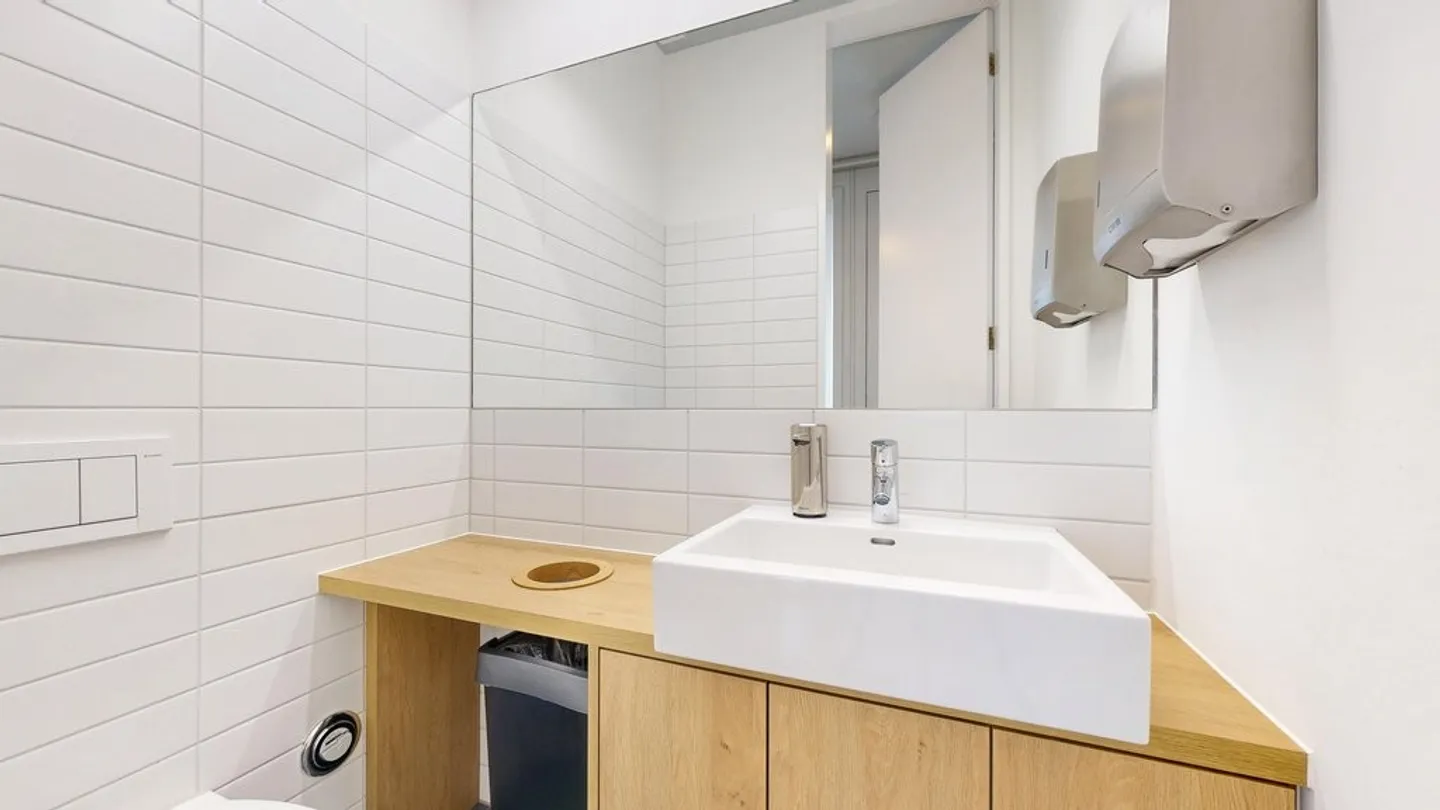 Modern Office Space - Photo 7 of 12