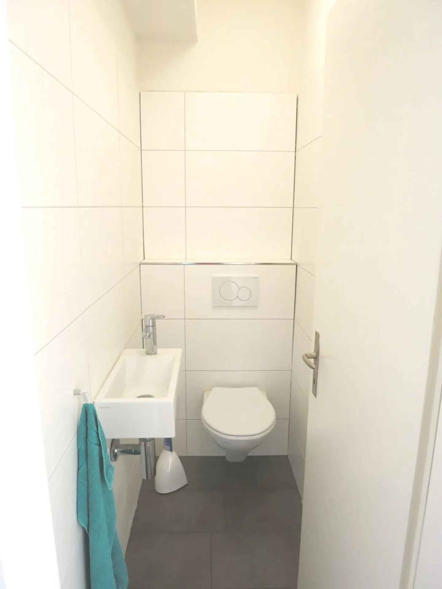 Beautiful 5-room apartment on the raised ground floor in Zollikon - Photo 2 of 7