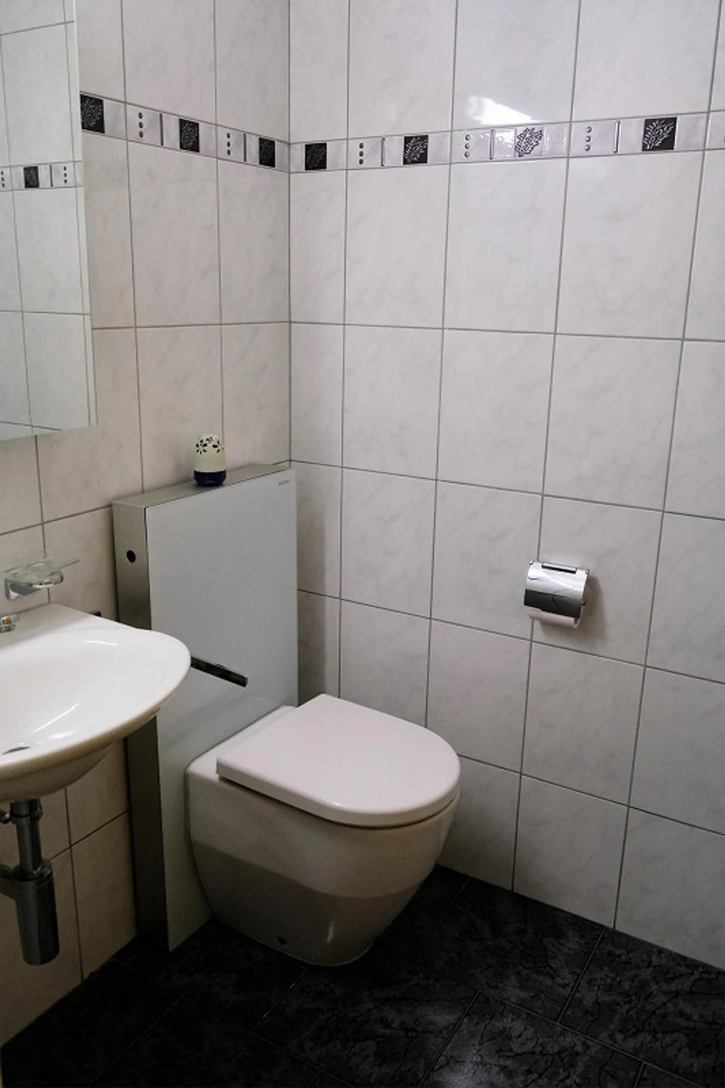 Cozy 4.5-room apartment with balcony and garage in Dübendorf - Photo 7 of 13