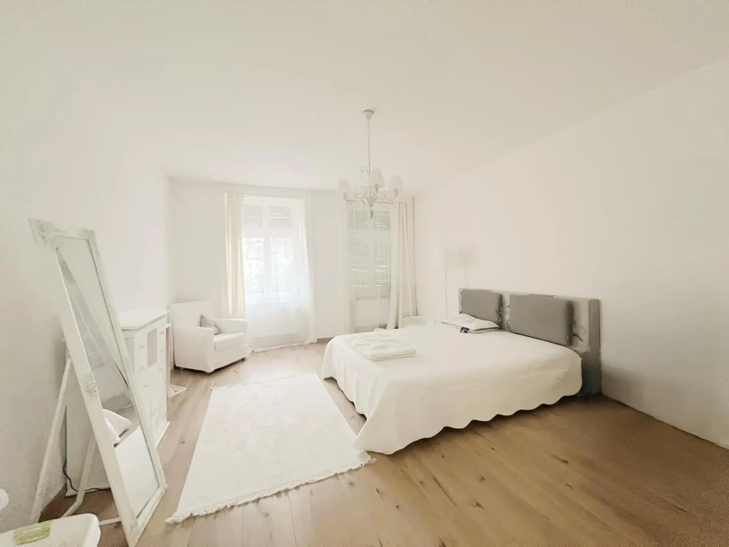 Appartement charmant de 4,5 pièces rénové avec garage - Photo 1 sur 10
