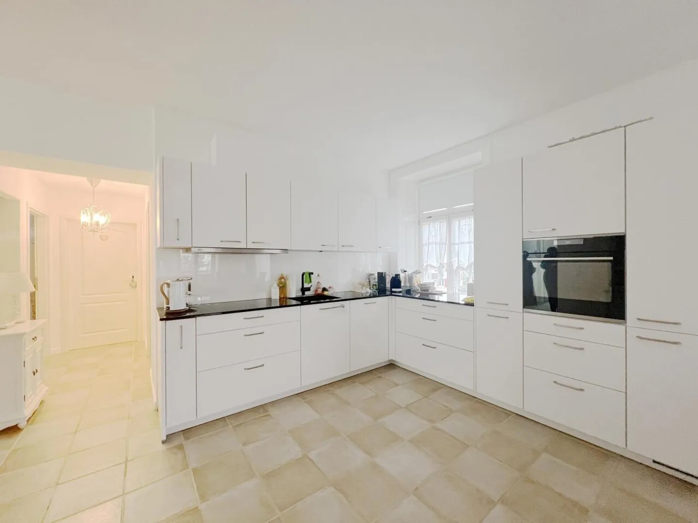 Appartement charmant de 4,5 pièces rénové avec garage - Photo 4 sur 10