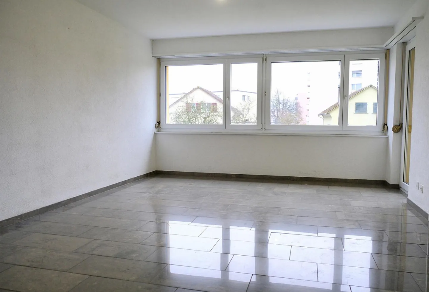 Cozy 4.5-room apartment with balcony and garage in Dübendorf - Photo 5 of 13