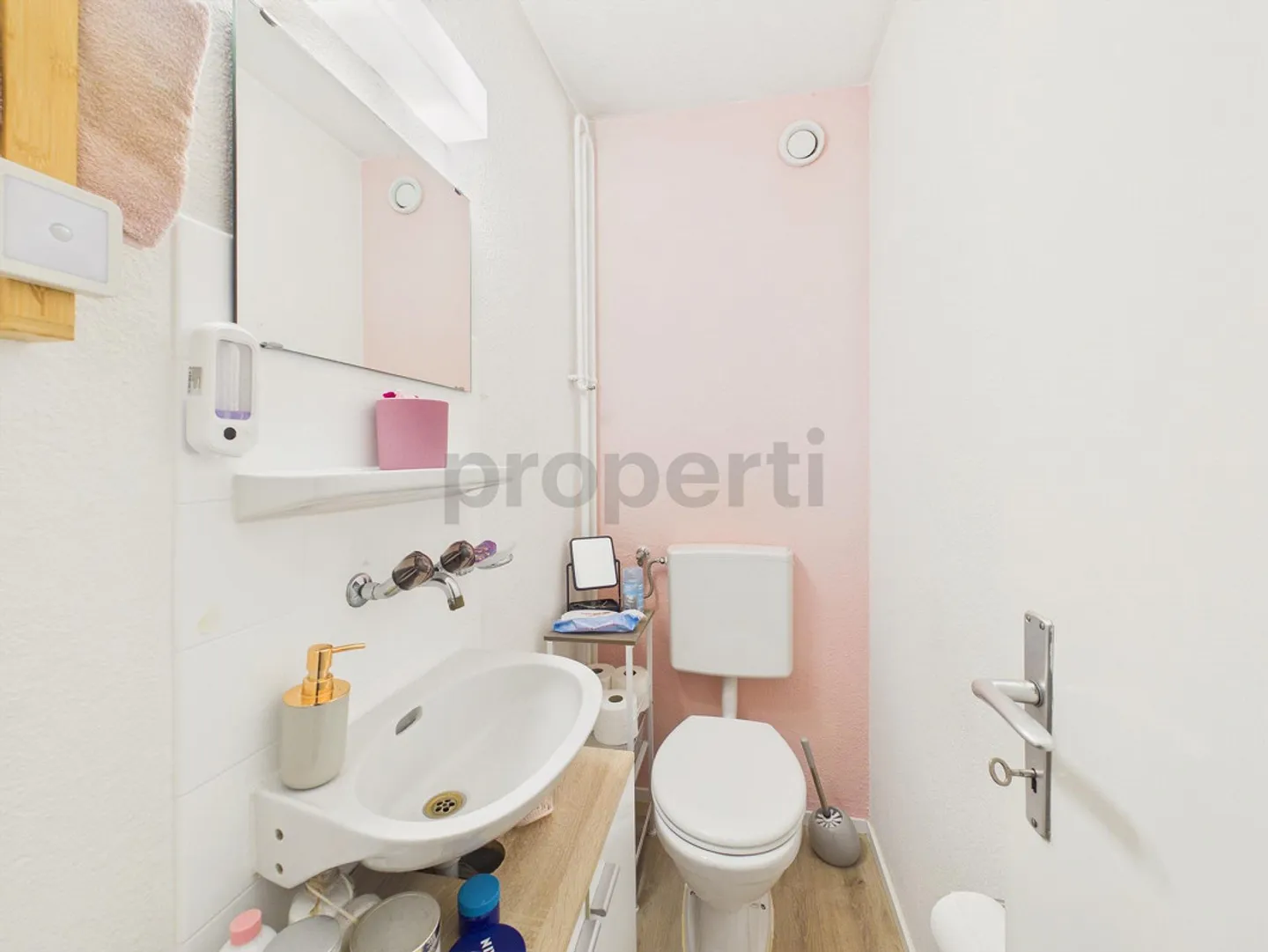 Modern 4.5-Room Apartment with Balcony, Fehraltorf - Photo 9 of 10