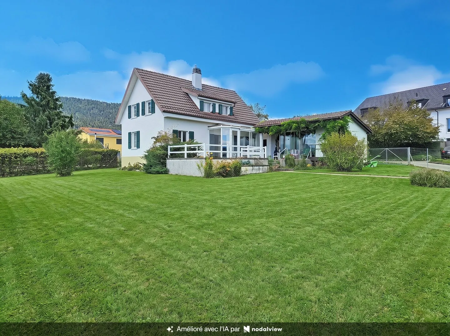 Ideal for a couple with a large garden - Photo 1 of 21