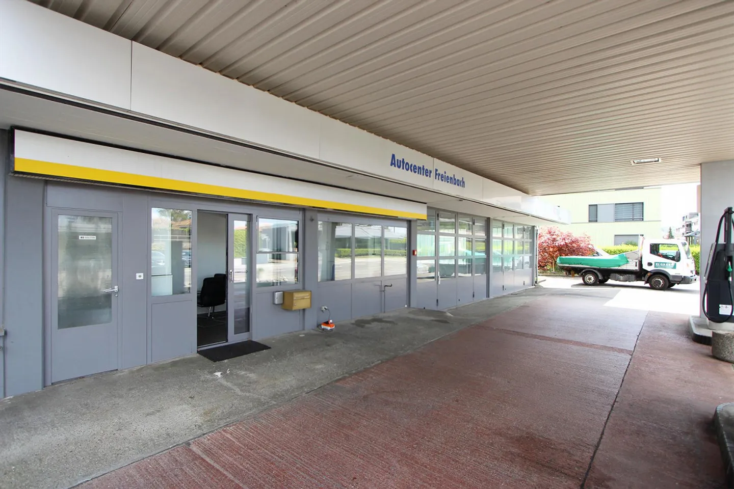 Pop-Up Location in Prime Location - Photo 1 of 3