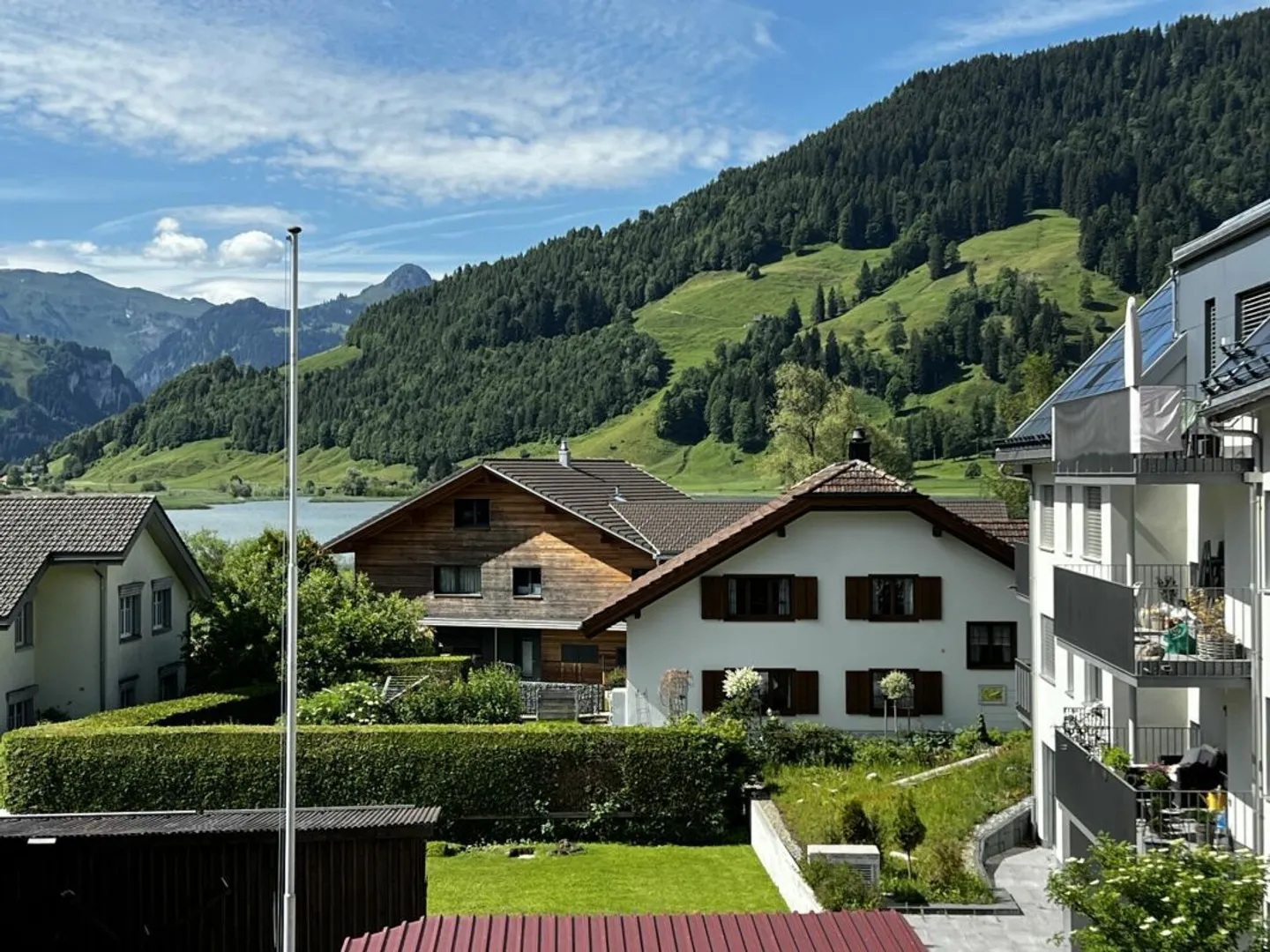 WOHNEN, WO ANDERE FERIEN MACHEN - EUTHAL BEI EINSIEDELN - Foto 1 di 22