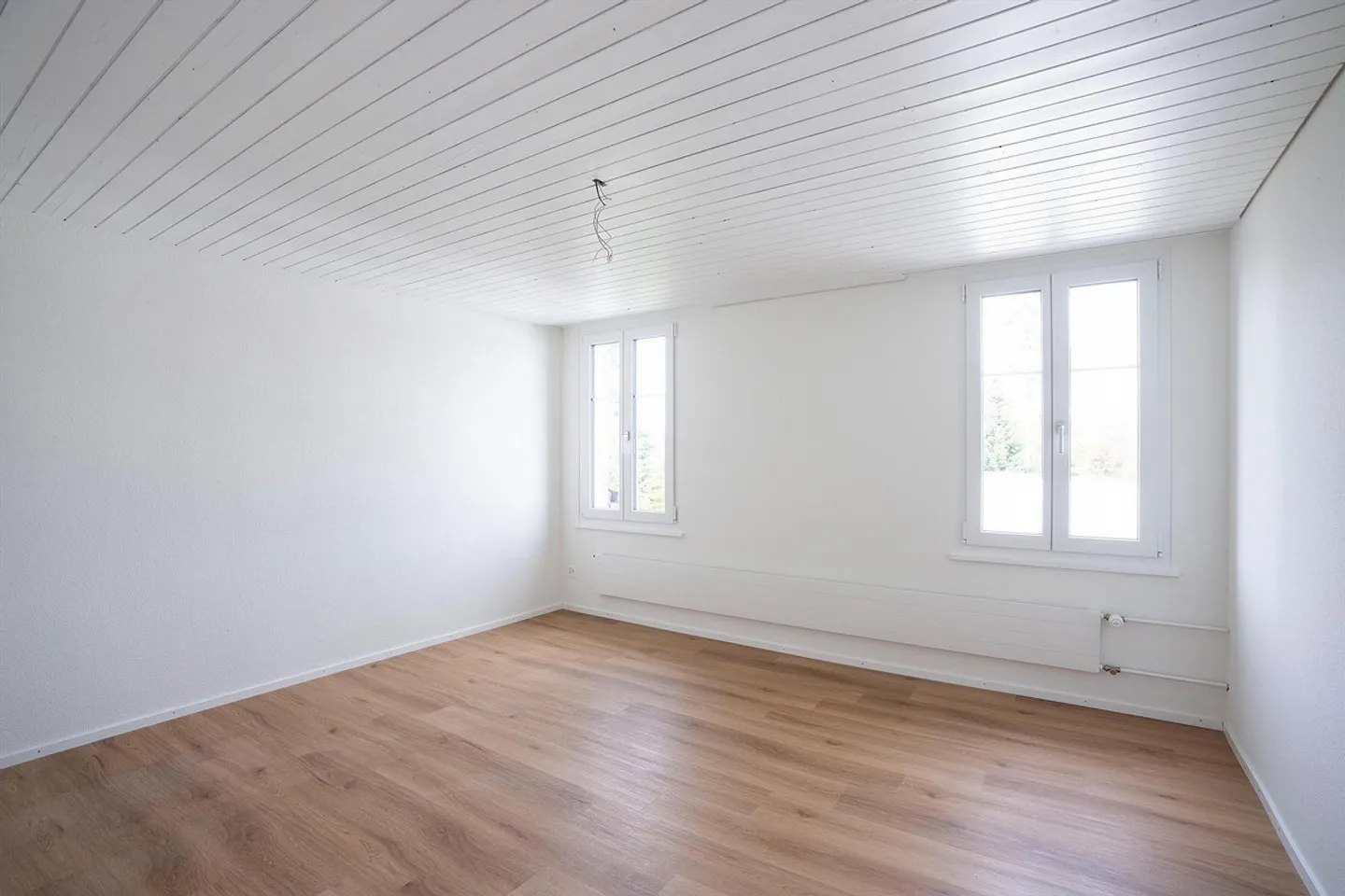 Charming home, quiet location, near train station with private laundry tower - Photo 2 of 11