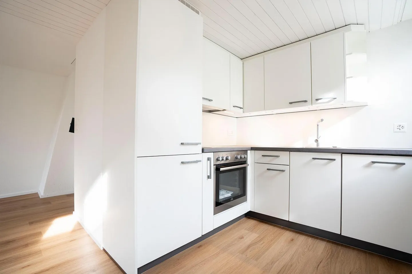 Charming home, quiet location, near train station with private laundry tower - Photo 3 of 11