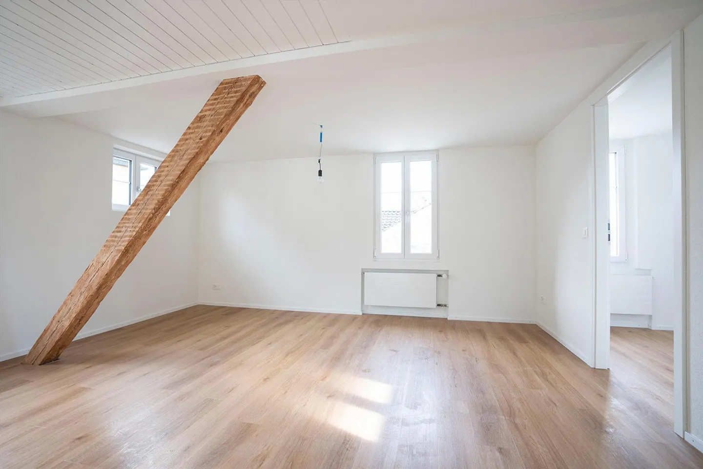 Charming home, quiet location, near train station with private laundry tower - Photo 4 of 11