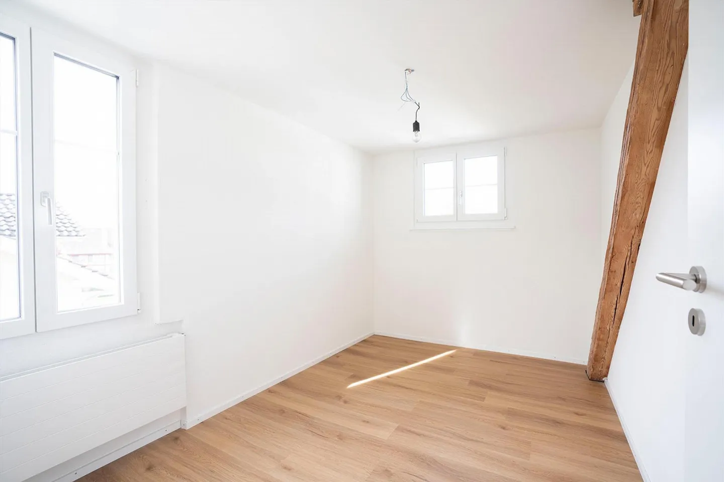 Charming home, quiet location, near train station with private laundry tower - Photo 6 of 11