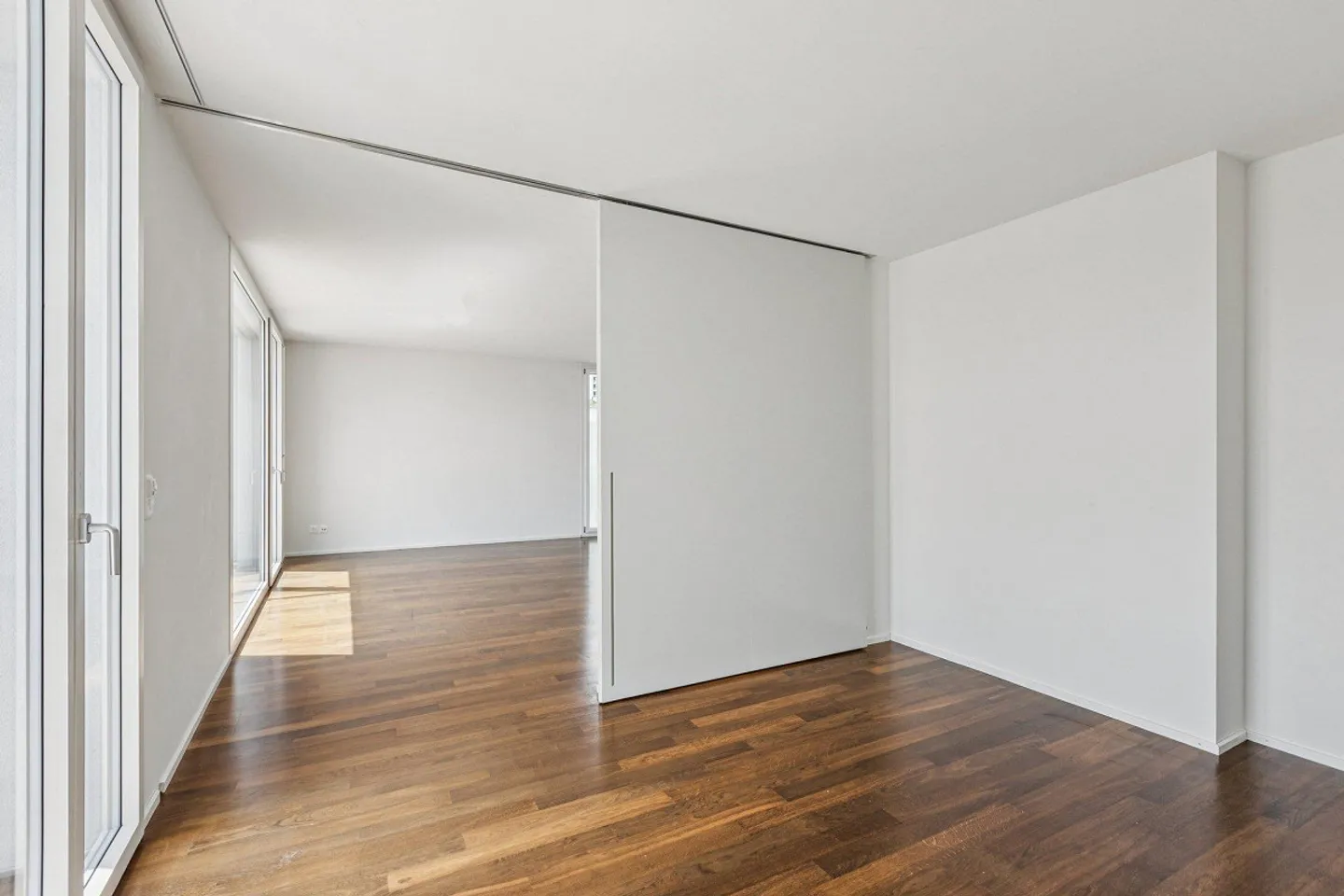 Charming Apartment with Private Beach - Photo 6 of 9