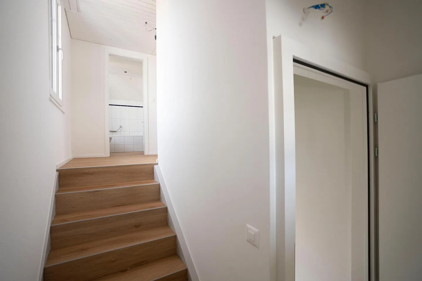 Charming home, quiet location, near train station with private laundry tower - Photo 9 of 11