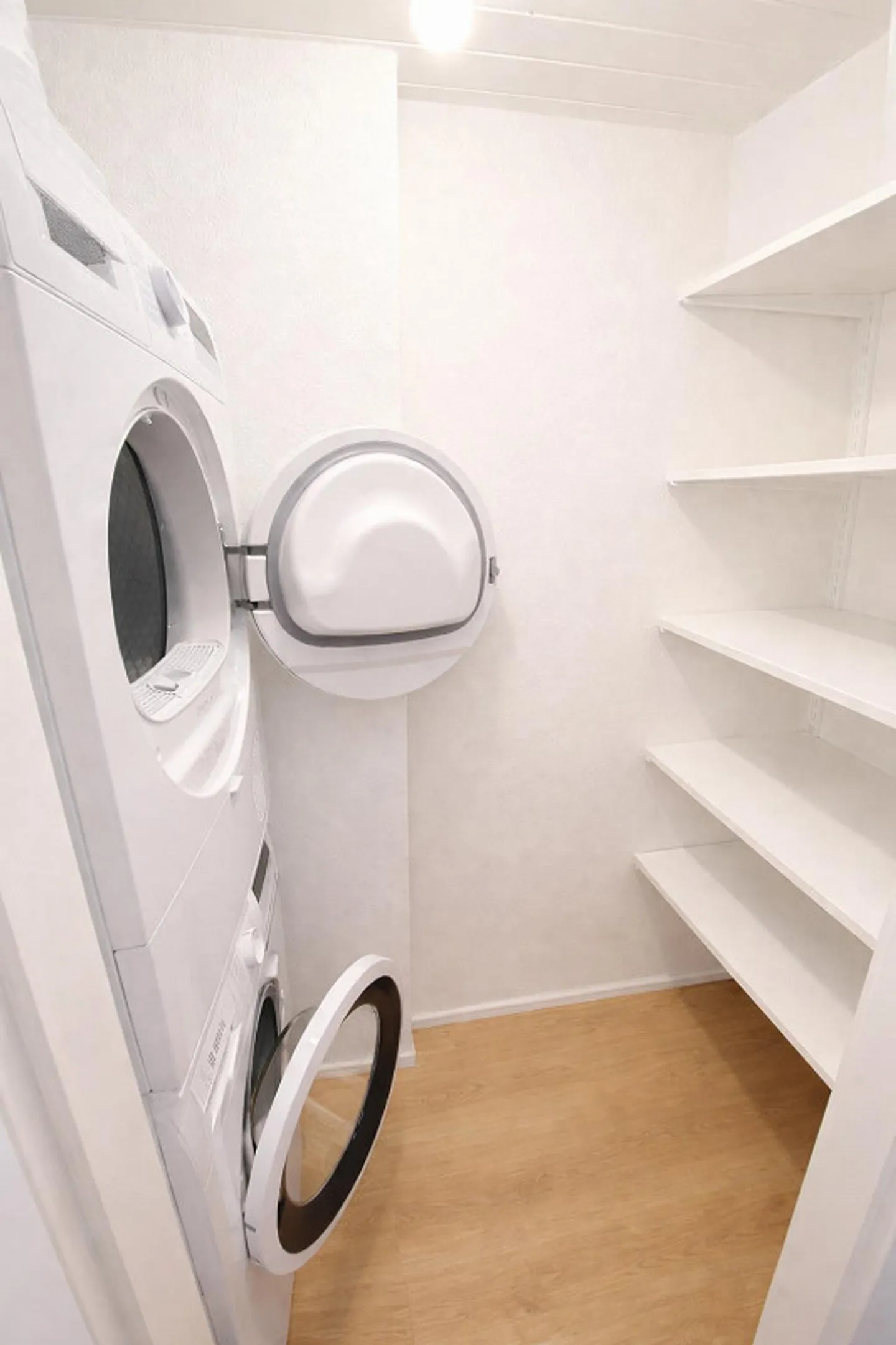 Charming home, quiet location, near train station with private laundry tower - Photo 10 of 11