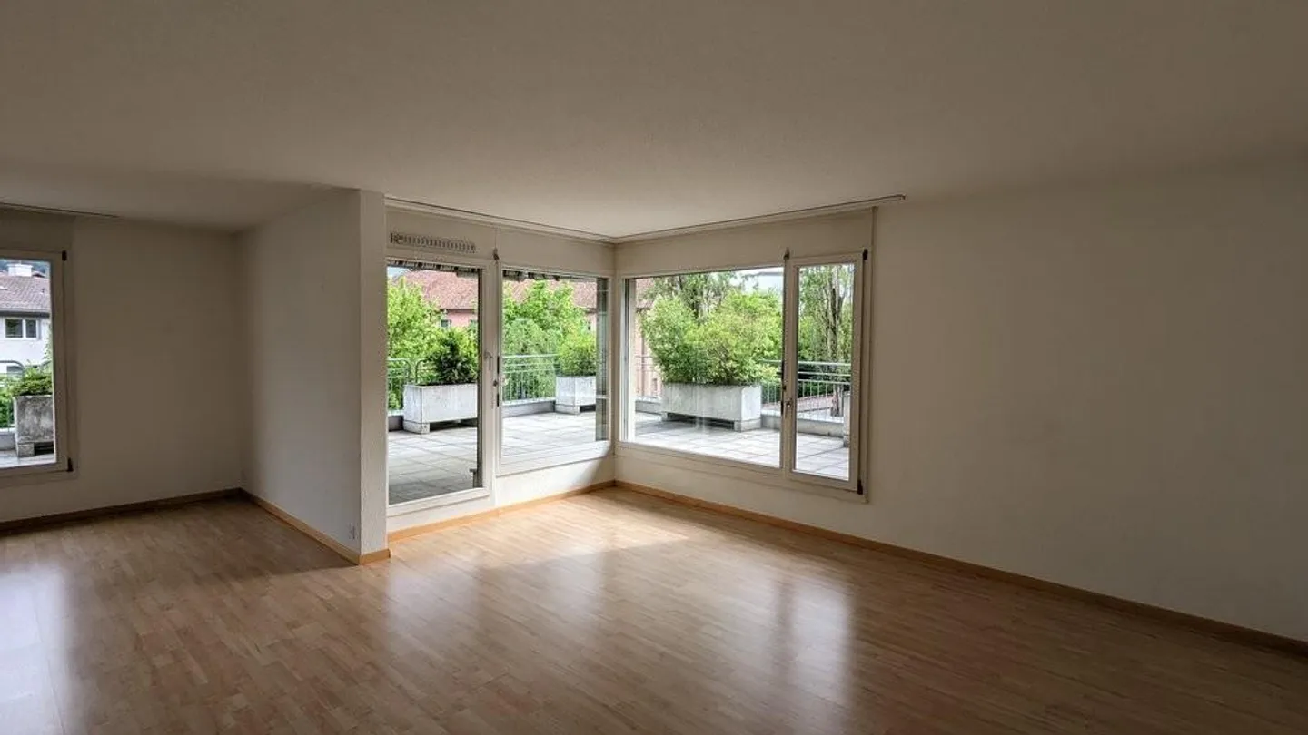 Bright 4.5-room attic apartment near Shoppyland - Photo 4 of 11