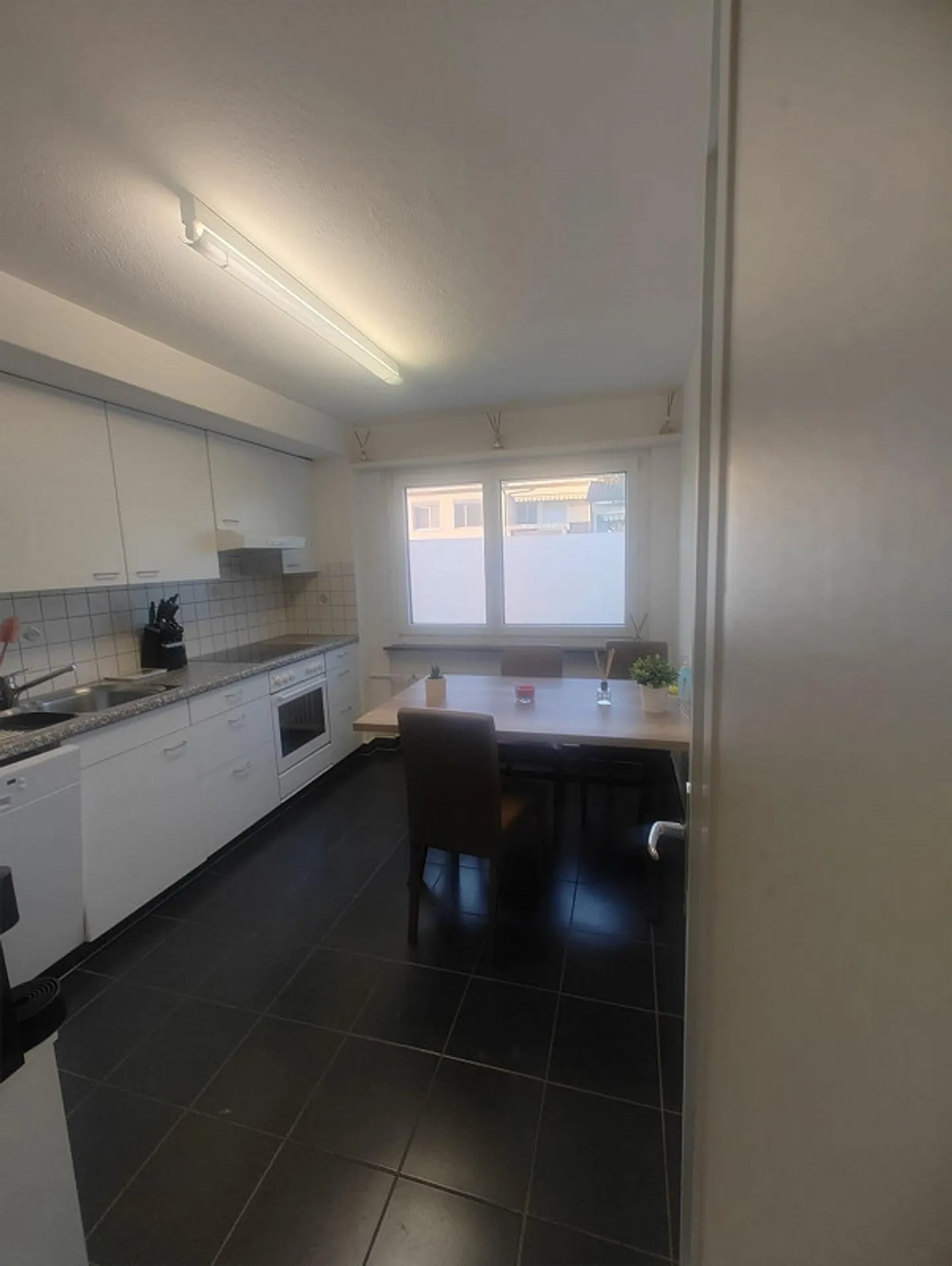 Appartement lumineux de 4,5 pièces avec balcon à Dürrenasch - Photo 1 sur 8
