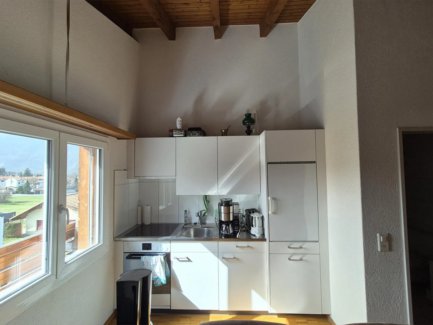 2.5-Room Attic Apartment - Photo 2 of 5