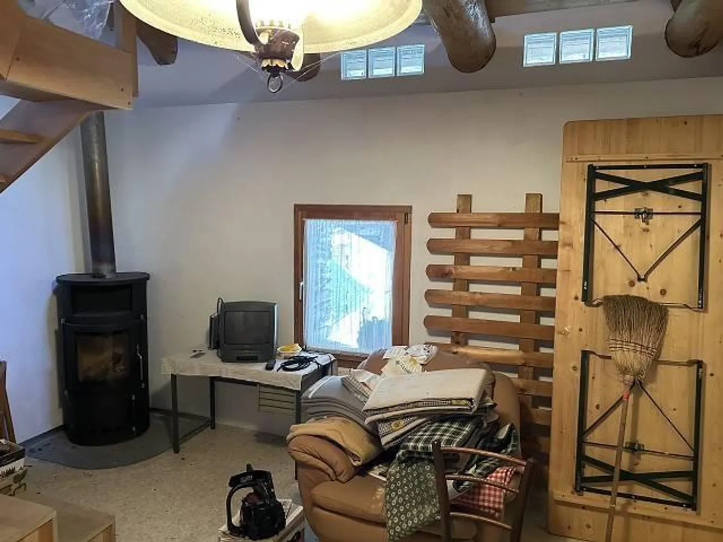 Large property with plenty of meadow and forest in a very sunny, quiet location - Photo 8 of 32