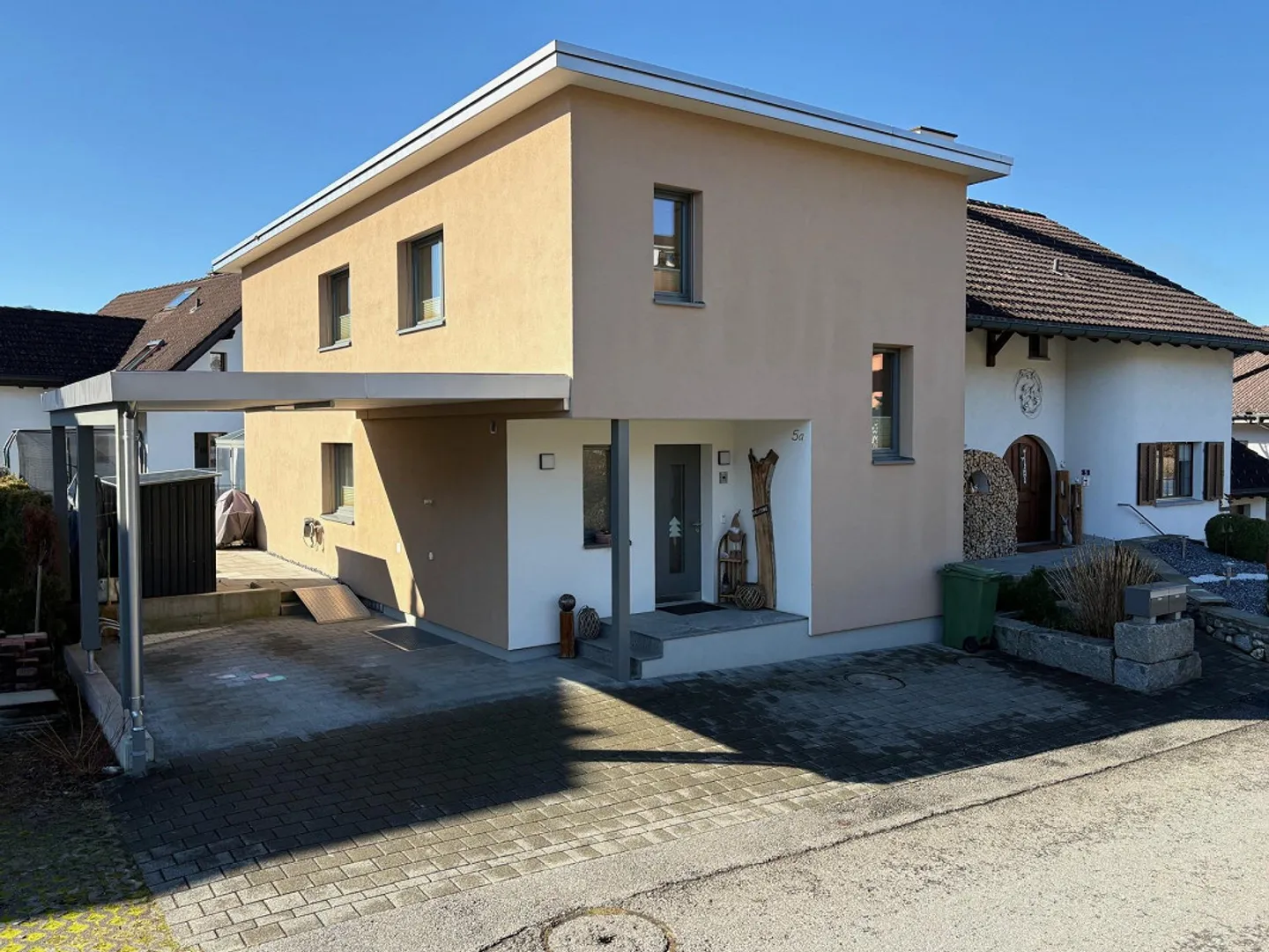 Parte di una casa in un tranquillo quartiere di case unifamiliari - Foto 1 di 16