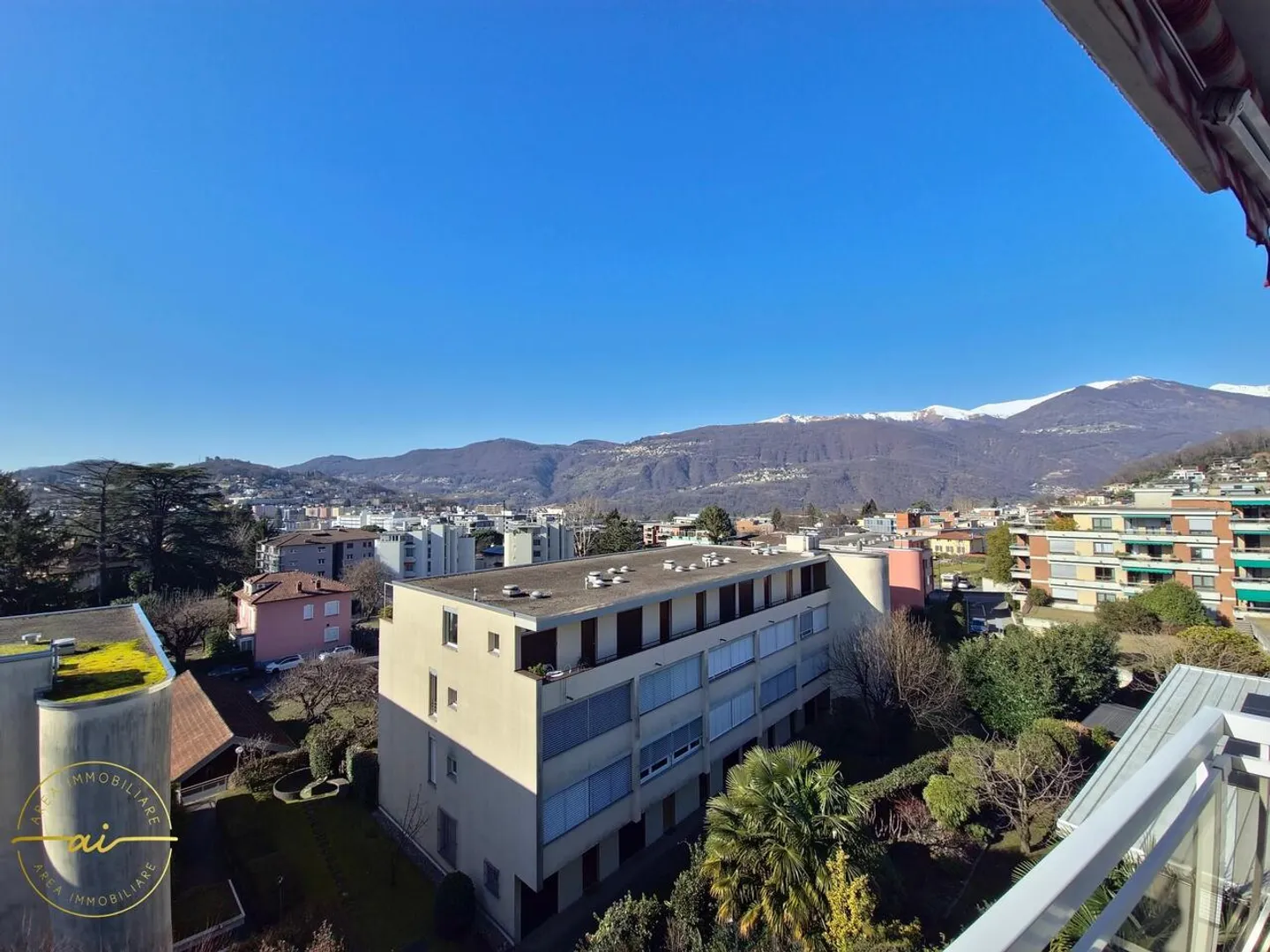 APPARTAMENTO 4.5 LOCALI CON TERRAZZA E VISTA LAGO A MASSAGNO - Foto 3 di 13