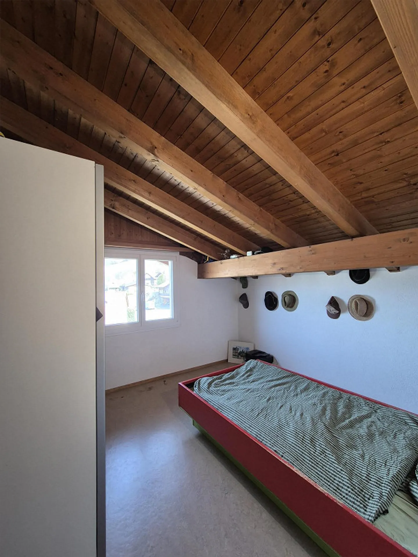 2.5-Room Attic Apartment - Photo 4 of 5