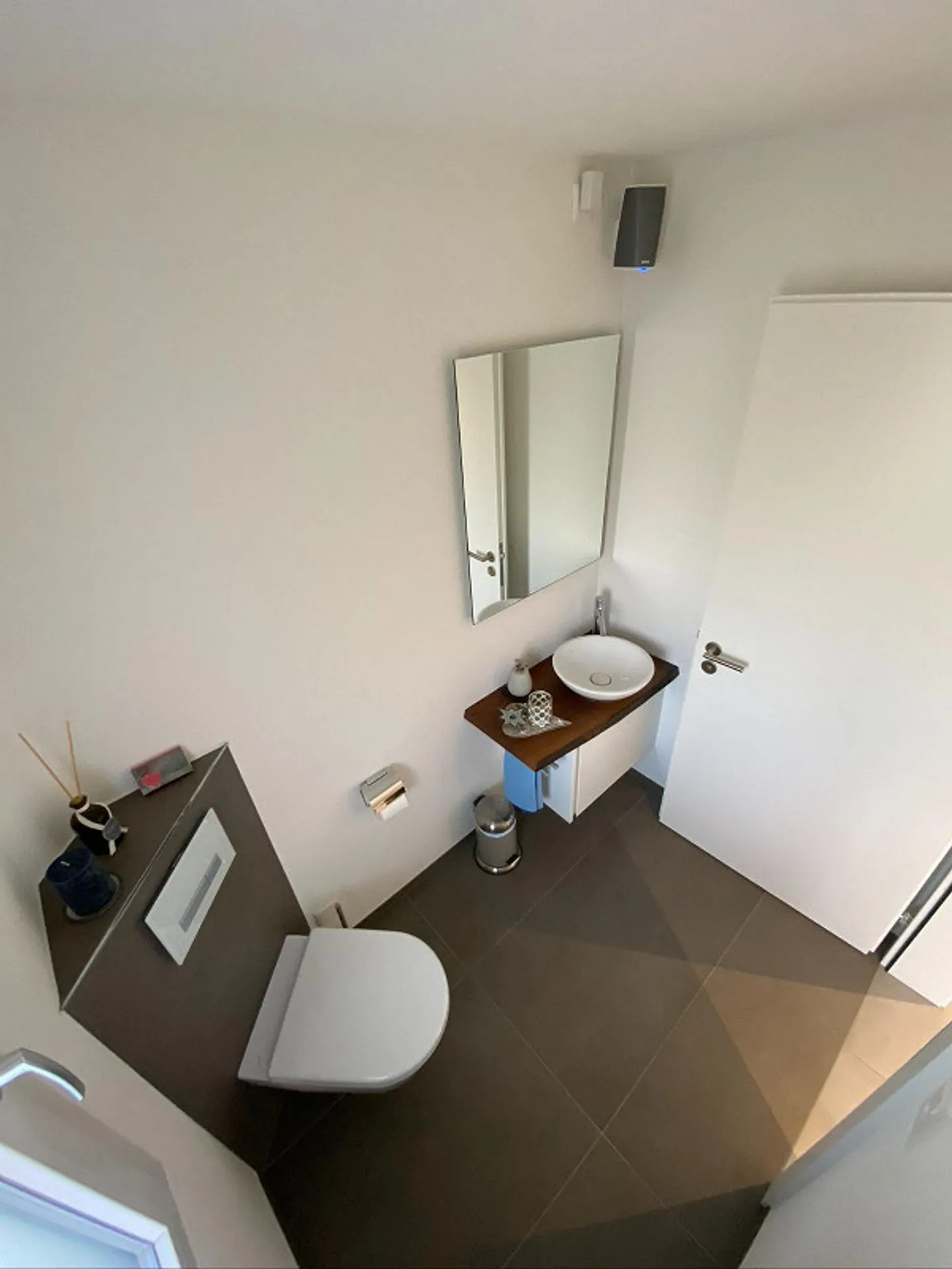 Parte di una casa in un tranquillo quartiere di case unifamiliari - Foto 4 di 16