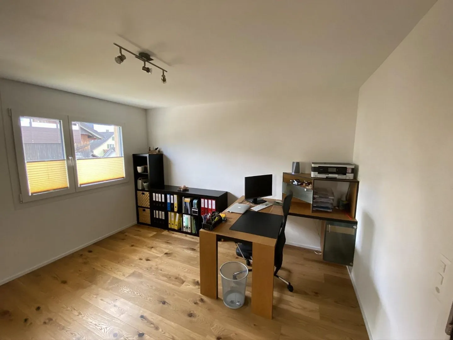 Parte di una casa in un tranquillo quartiere di case unifamiliari - Foto 10 di 16