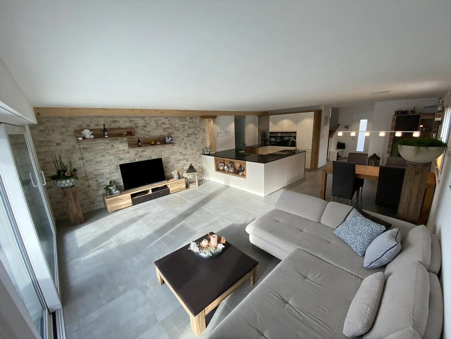 Parte di una casa in un tranquillo quartiere di case unifamiliari - Foto 5 di 16