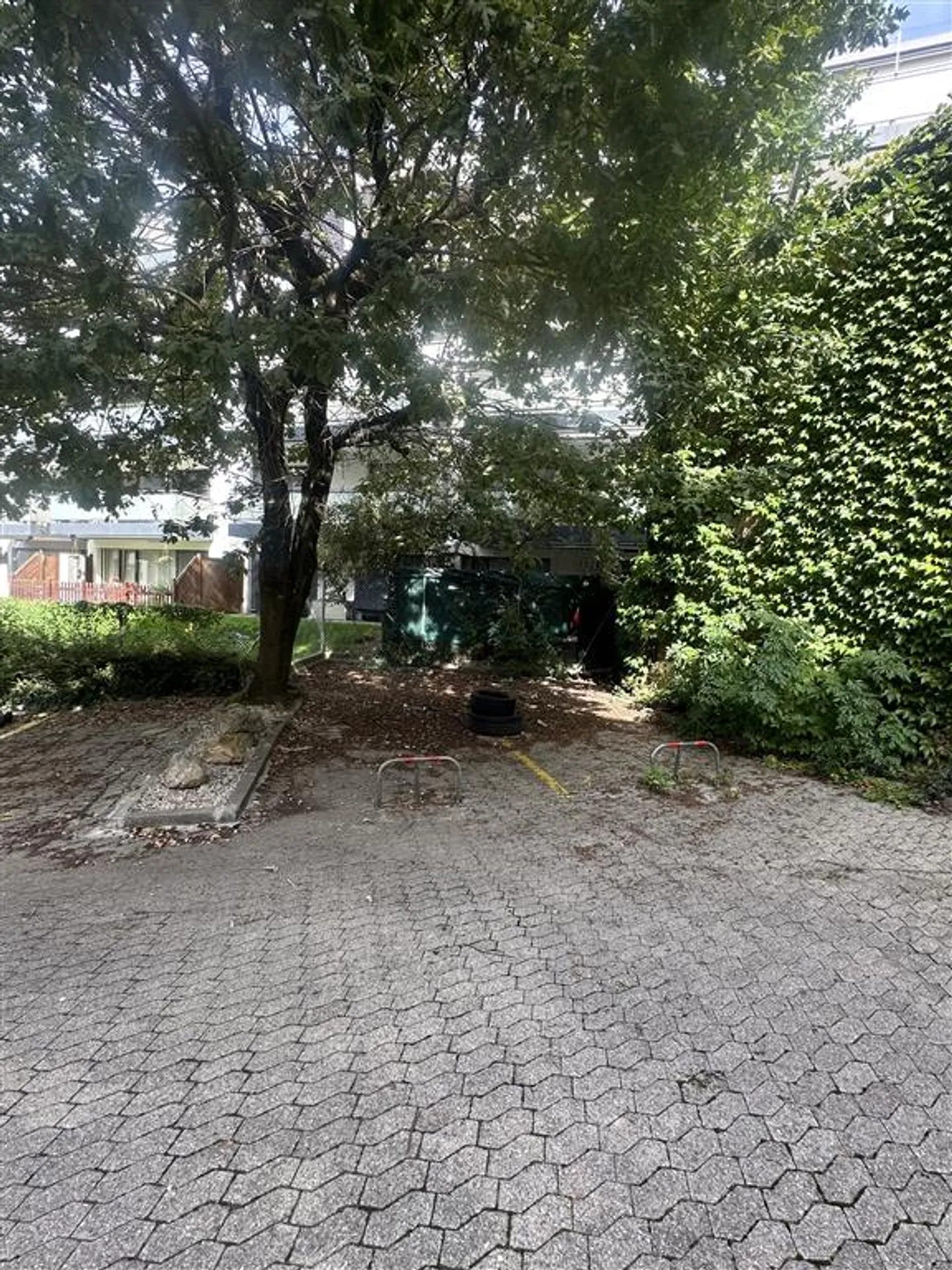 Parcheggio esterno - Foto 2 di 3