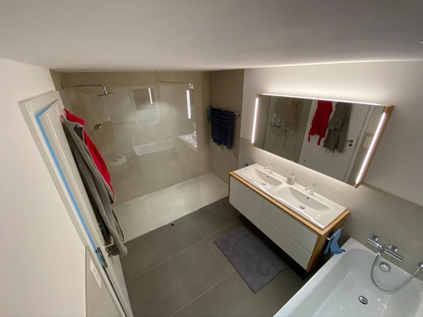 Parte di una casa in un tranquillo quartiere di case unifamiliari - Foto 11 di 16