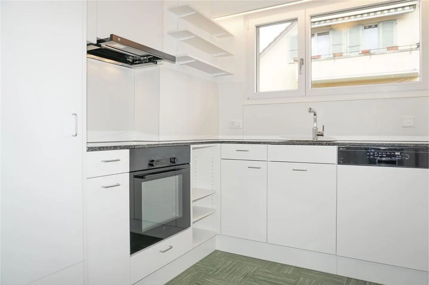 Maison à trois parties dans un emplacement attrayant avec des options d'utilisation polyvalentes - Photo 8 sur 13