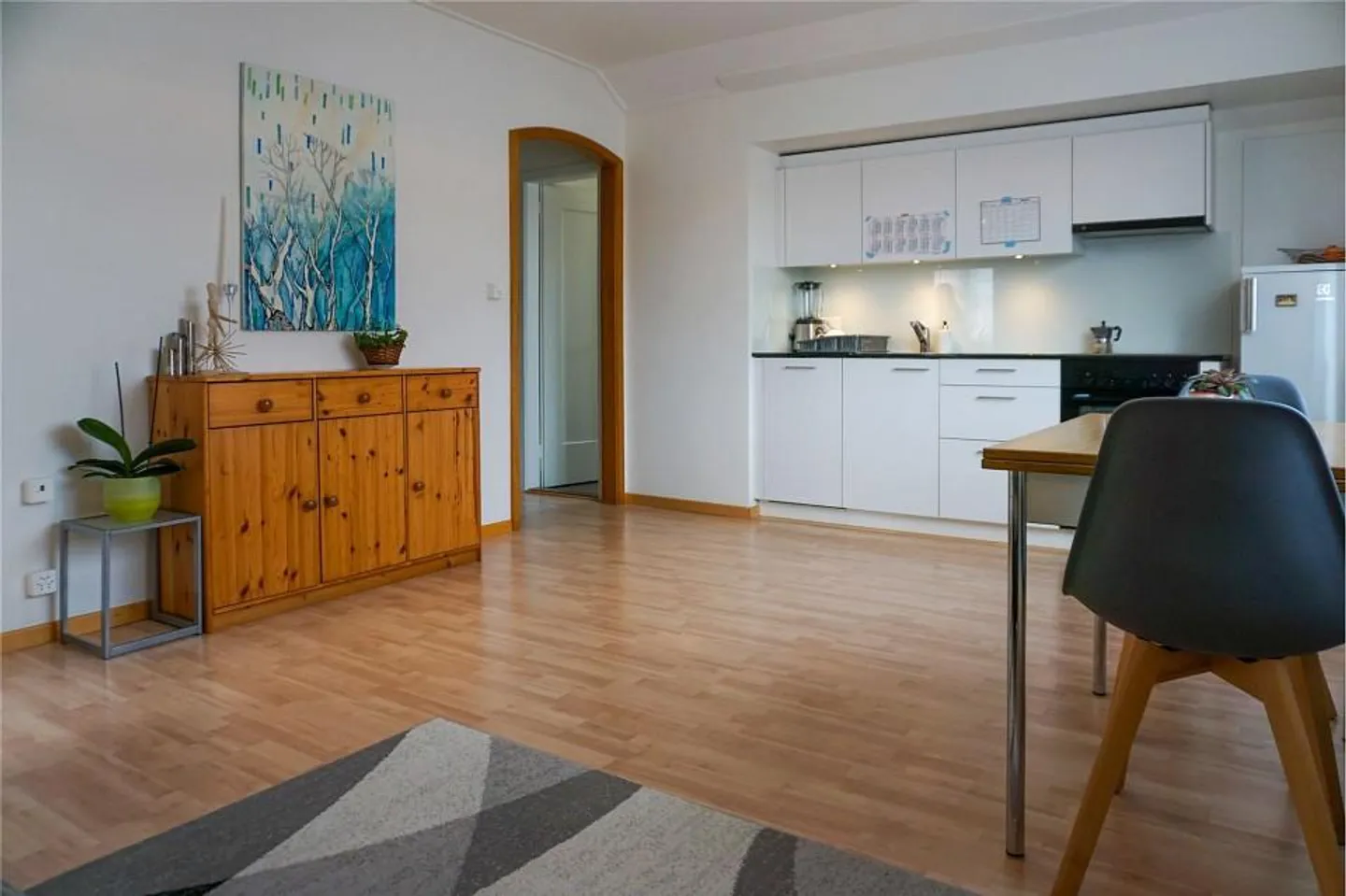 Maison à trois parties dans un emplacement attrayant avec des options d'utilisation polyvalentes - Photo 12 sur 13