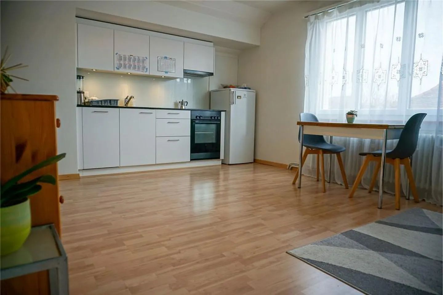 Maison à trois parties dans un emplacement attrayant avec des options d'utilisation polyvalentes - Photo 13 sur 13