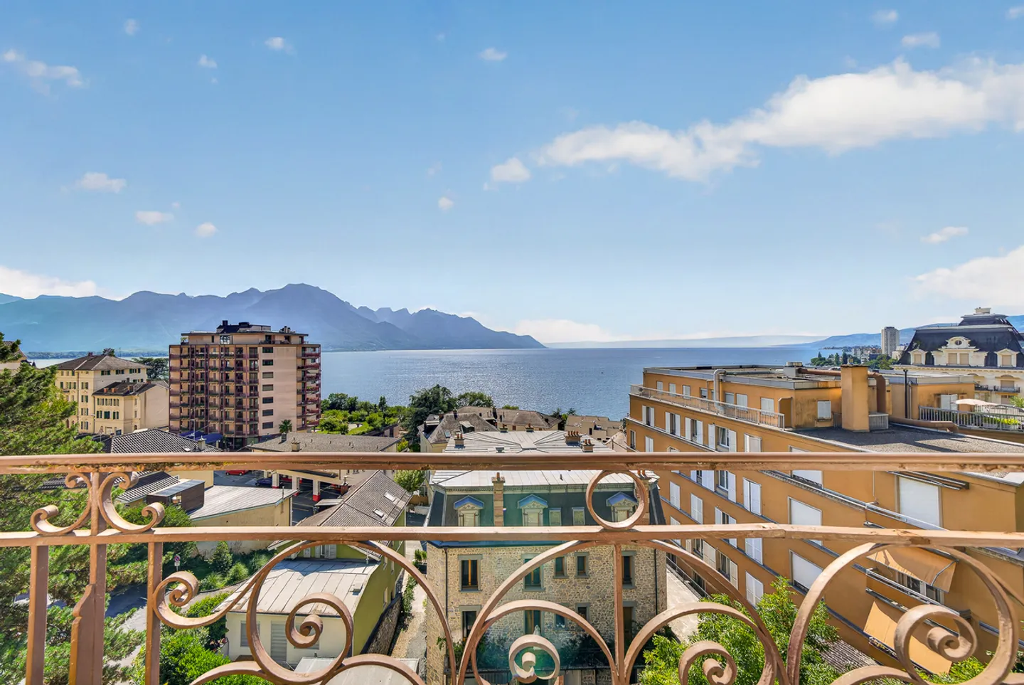 Élégance et panorama au cœur de Territet - Montreux
Disponible de suit - Photo 11 sur 14