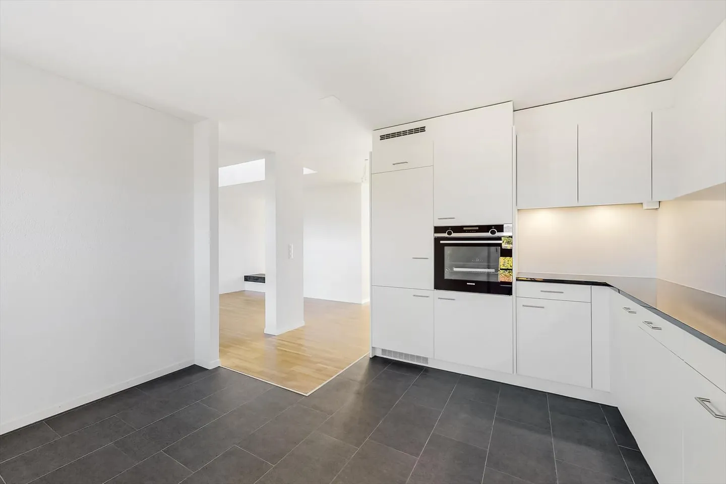 6-room apartment - Photo 3 of 11