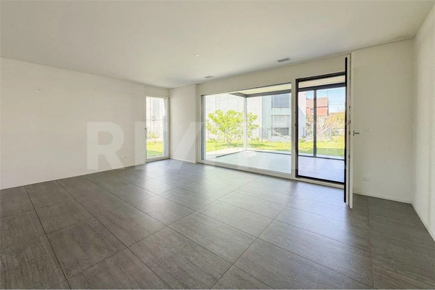 Your personal retreat in the green – stylish 4.5 room garden apartment - Photo 3 of 13