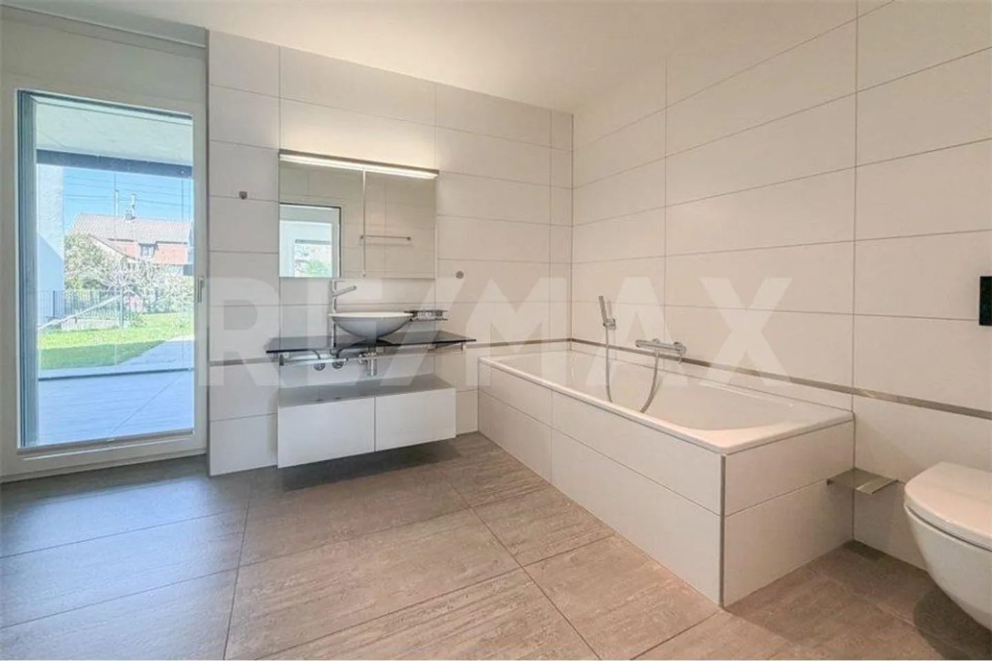 Your personal retreat in the green – stylish 4.5 room garden apartment - Photo 8 of 13