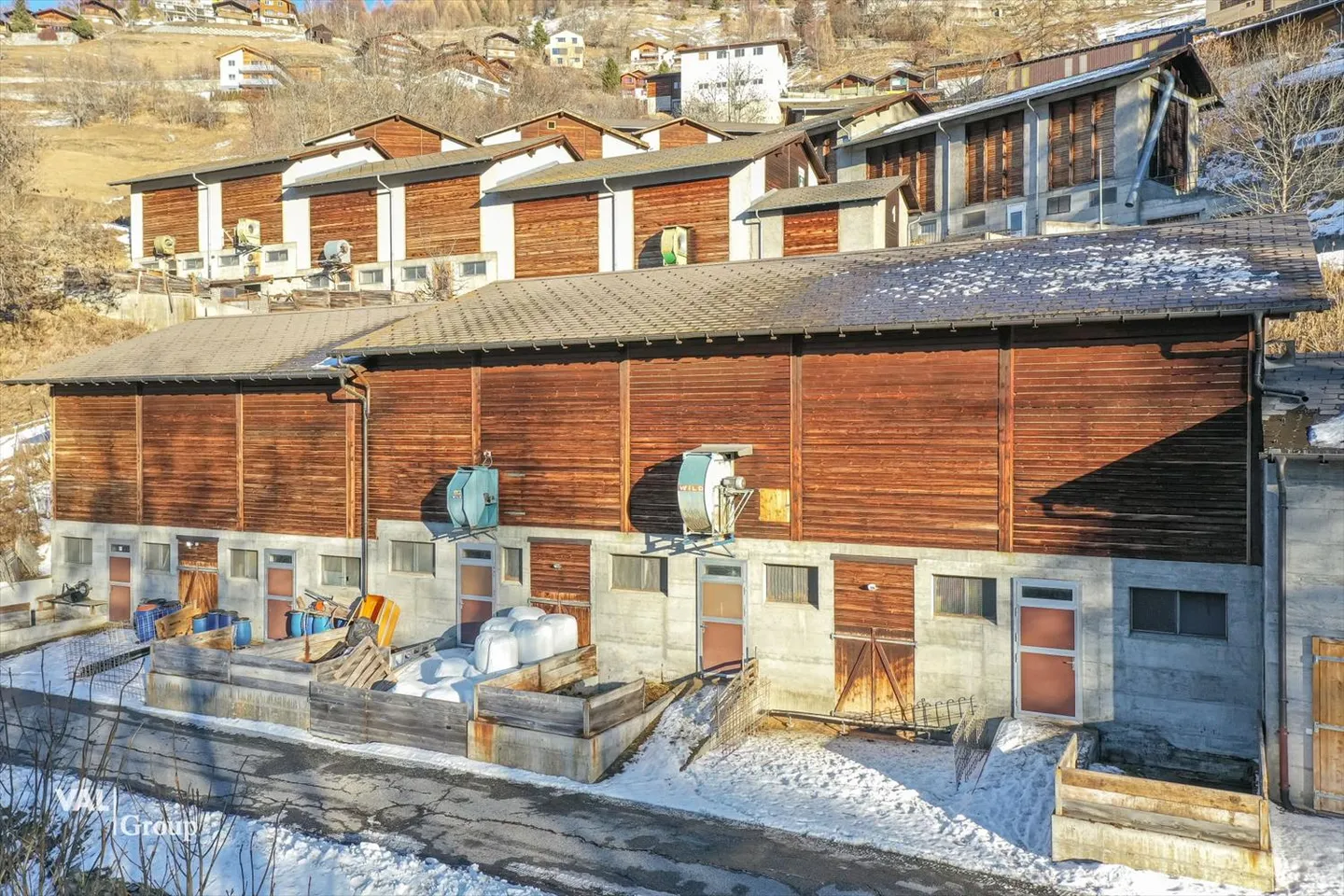 Stalla, Fienile e Garage in una Bella Posizione - Foto 1 di 9