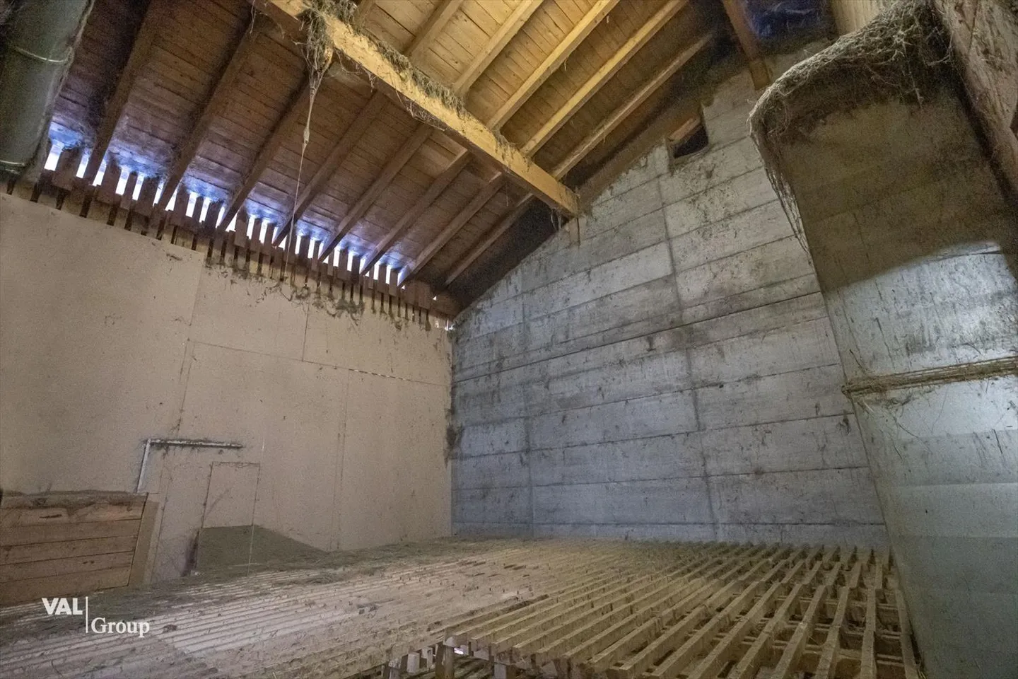 Stalla, Fienile e Garage in una Bella Posizione - Foto 5 di 9