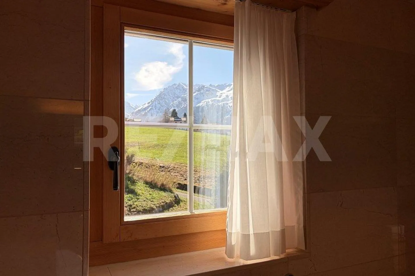 4.5-Room Penthouse Apartment in a Quiet and Central Location in Klo... - Photo 9 of 13