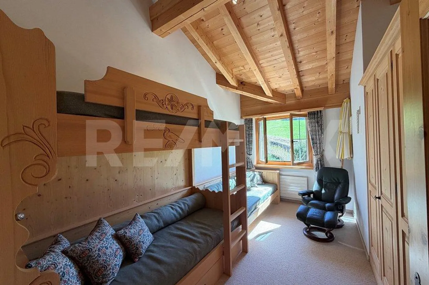 4.5-Room Penthouse Apartment in a Quiet and Central Location in Klo... - Photo 10 of 13