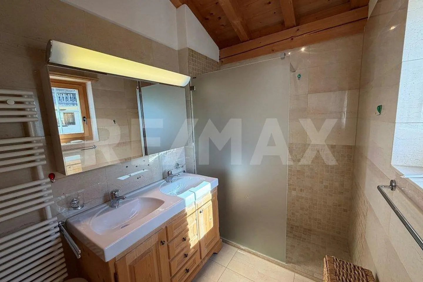 4.5-Room Penthouse Apartment in a Quiet and Central Location in Klo... - Photo 8 of 13