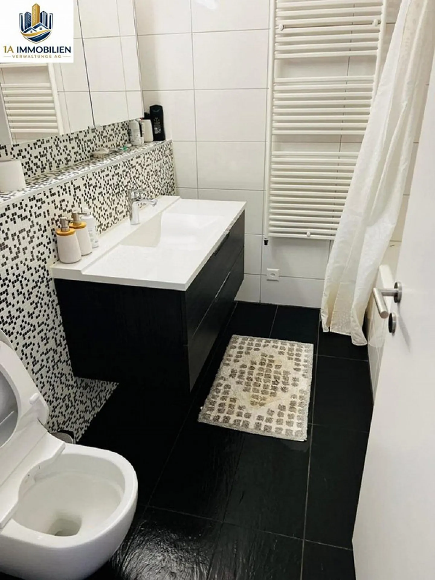 Geräumige Wohnung mit Balkon - Foto 3 von 8