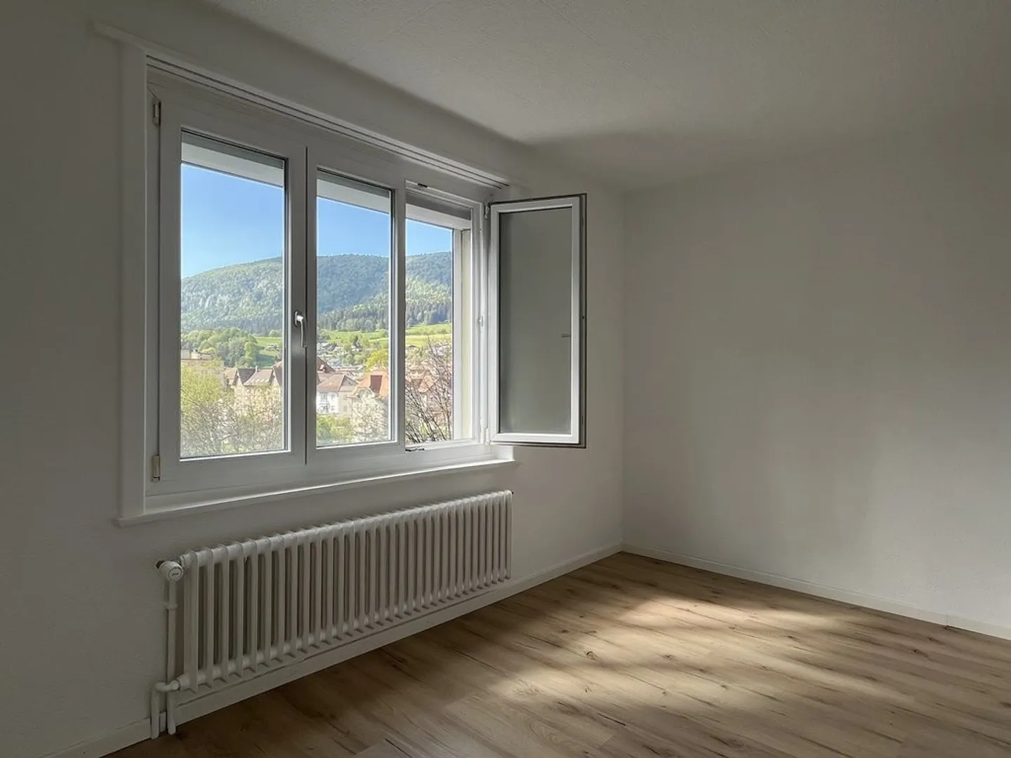 Appartamento con 4,5 stanze in affitto al 1° piano a Malleray! - Foto 5 di 8