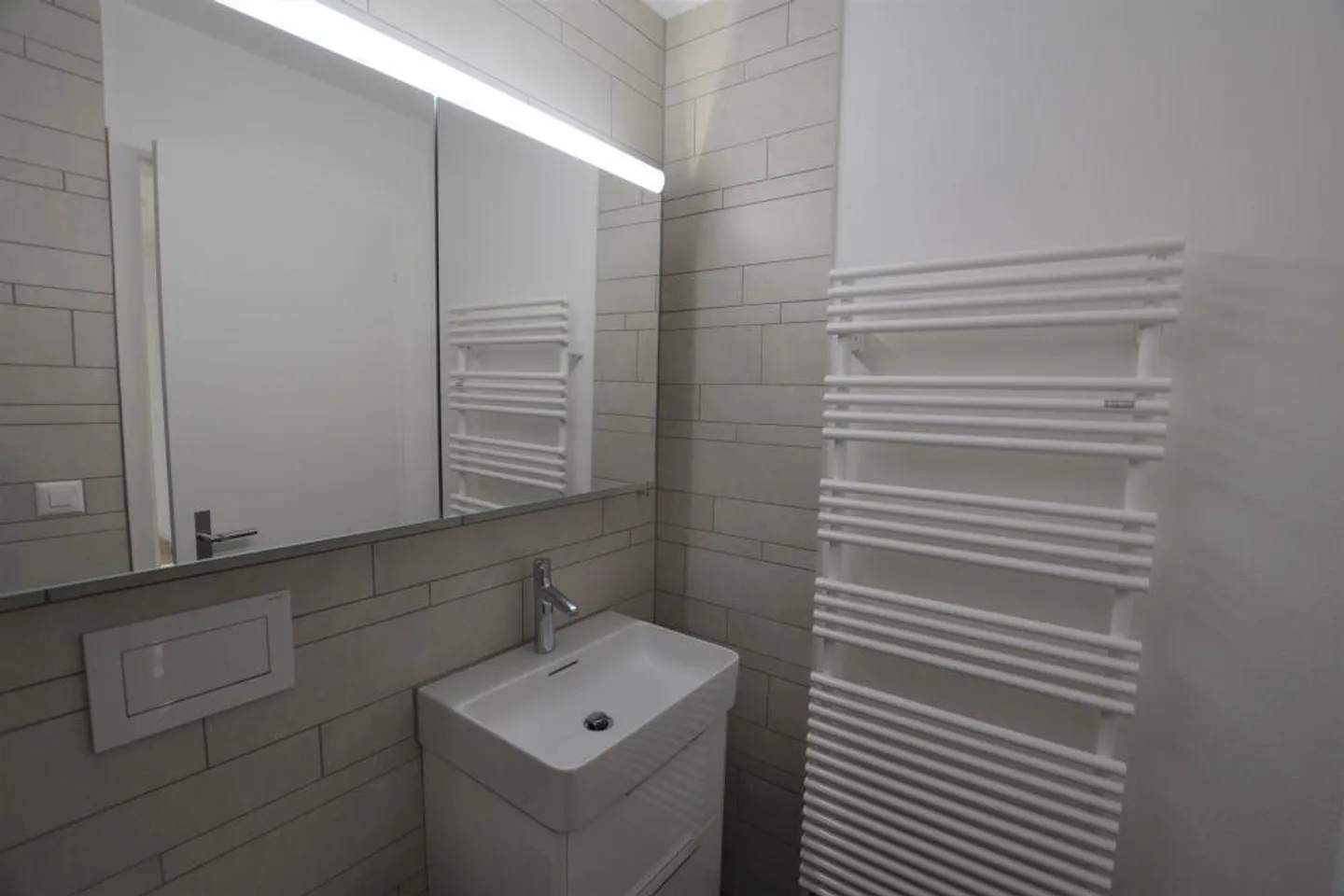 Beautiful, renovated apartment in Biel - Photo 2 of 7
