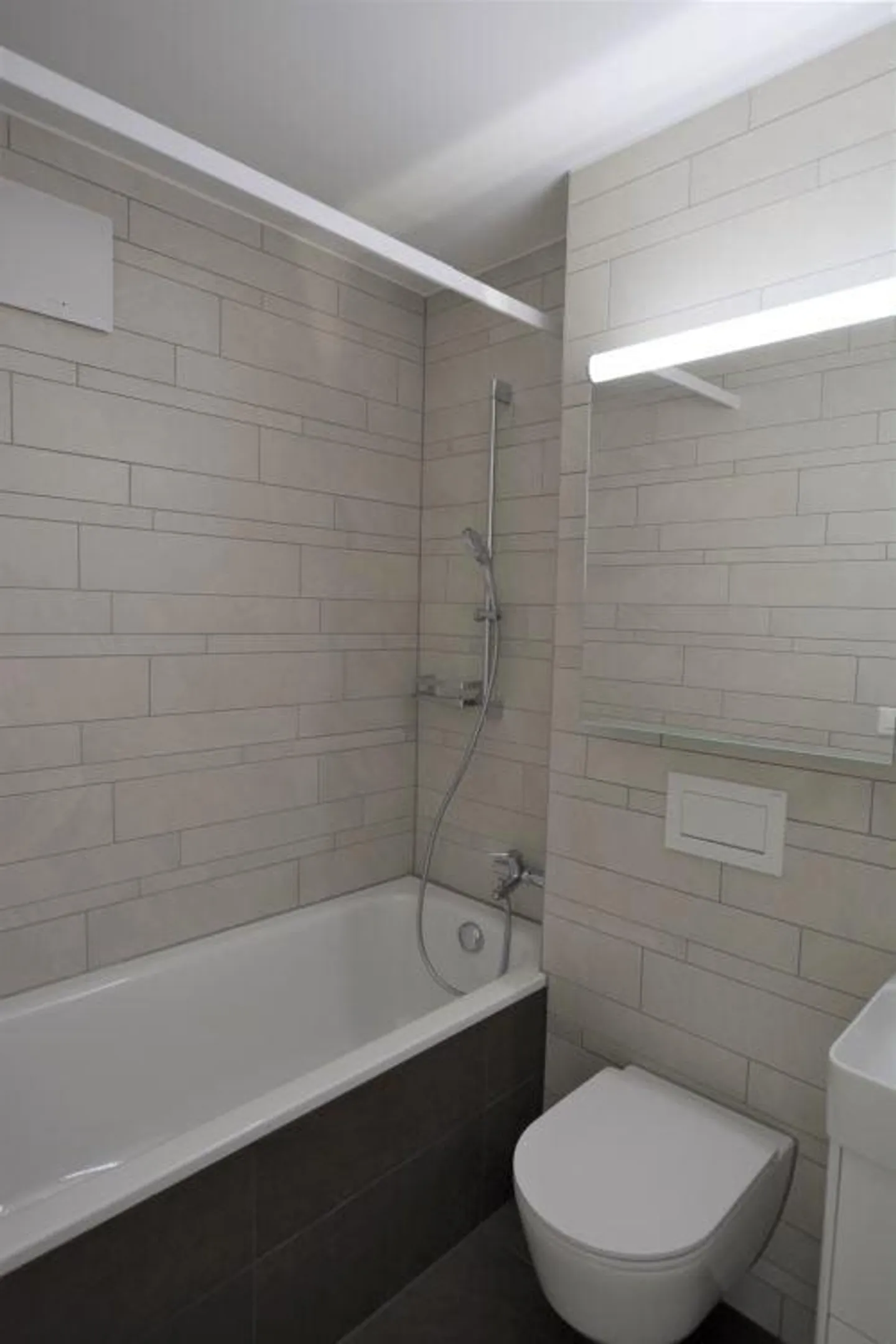 Beautiful, renovated apartment in Biel - Photo 3 of 7