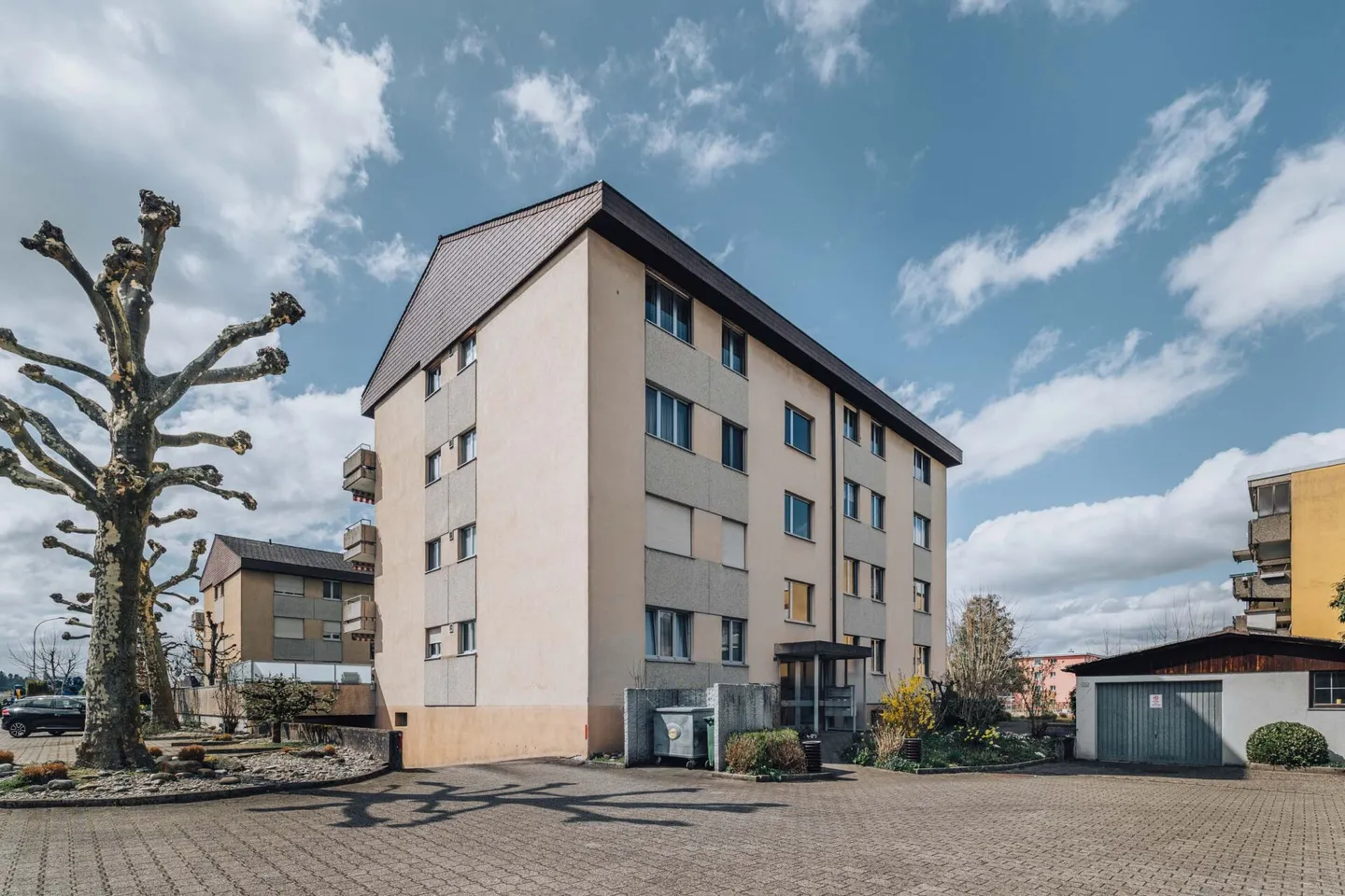 5.5 Room Apartment near Schools, Shopping and Train Station - Photo 4 of 16