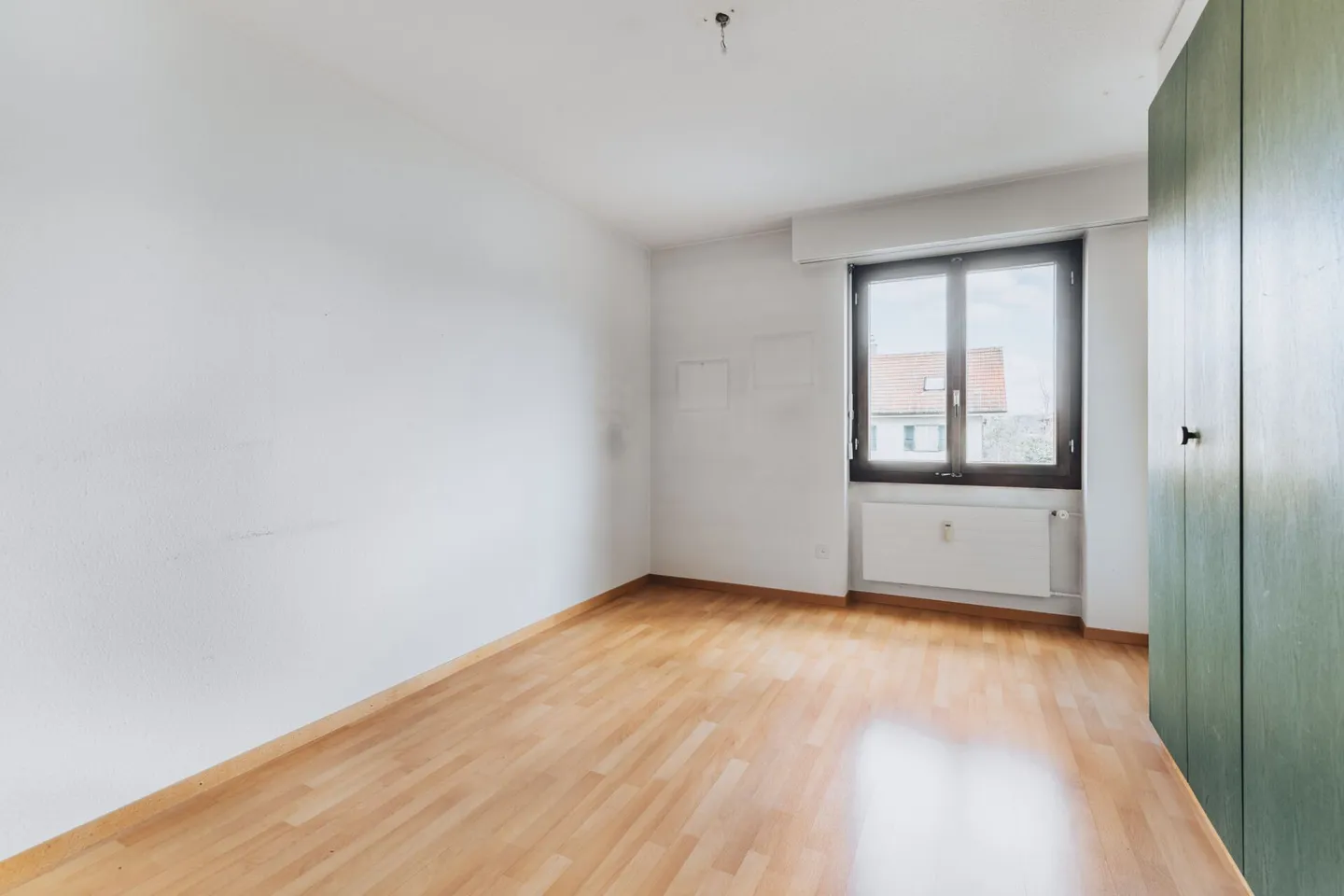 5.5 Room Apartment near Schools, Shopping and Train Station - Photo 6 of 16