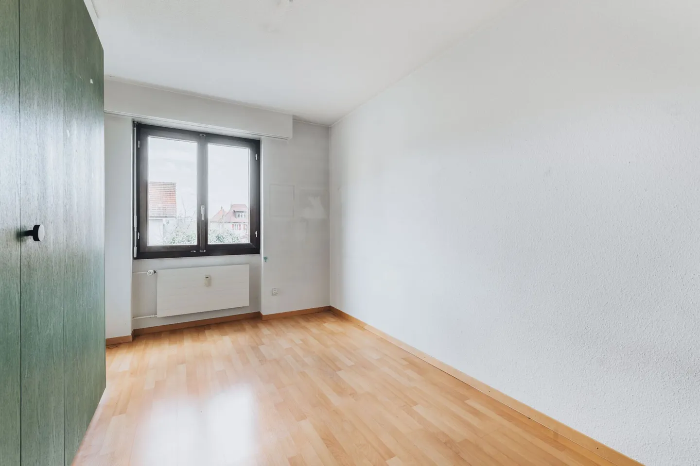 5.5 Room Apartment near Schools, Shopping and Train Station - Photo 5 of 16